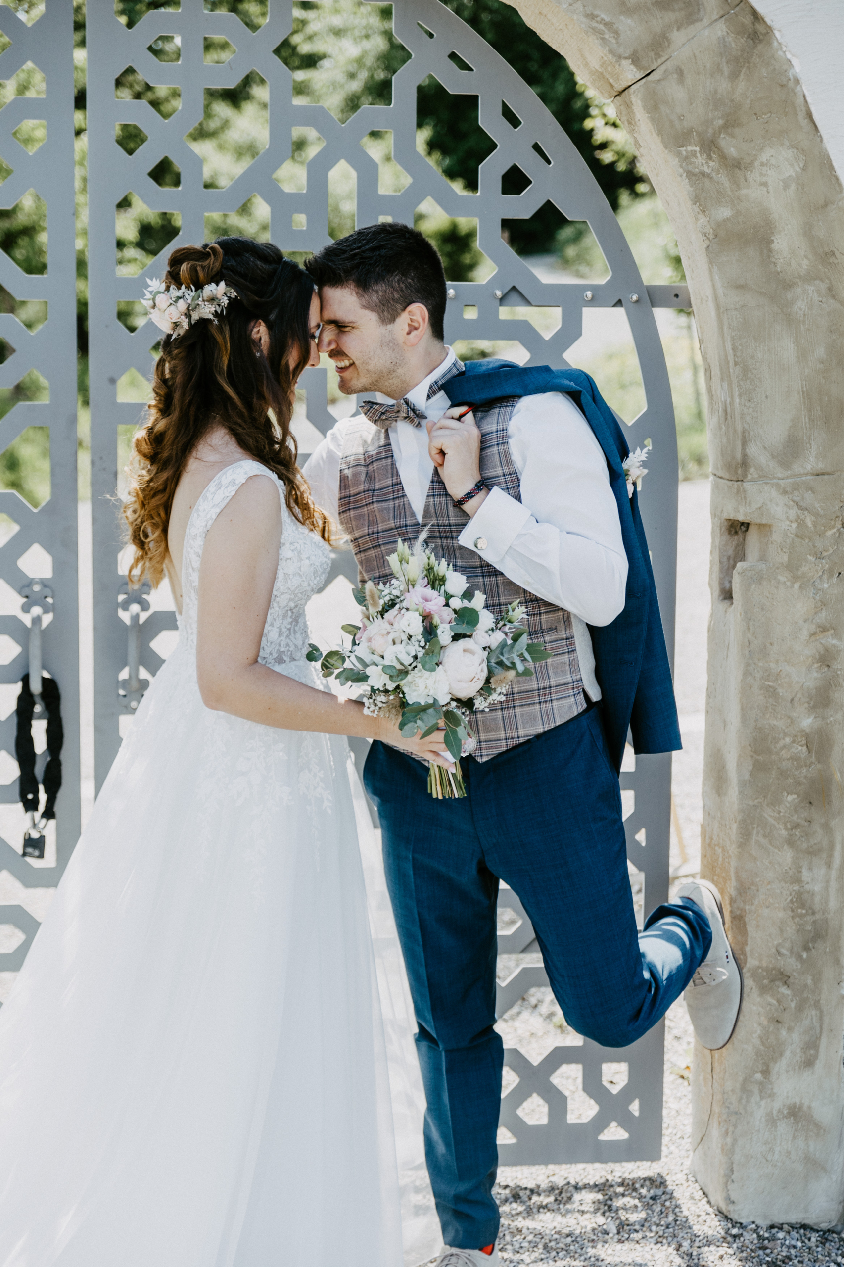 verleibtes Paar an seiner Hochzeit